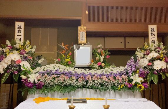 自宅でのお葬式　河内長野市葬儀社　心和葬祭なごみまでお問合せください。